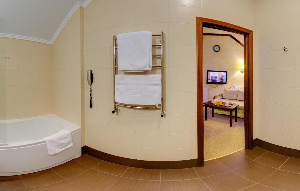 Hotel Pid Templem Iwano-Frankiwsk Zimmer foto